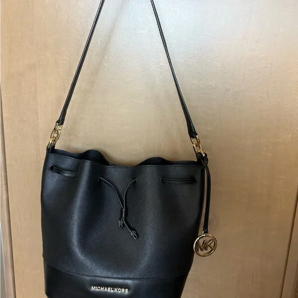 Michael Kors Black Bucket Bag (Trista Medium) - Picture 2 of 6